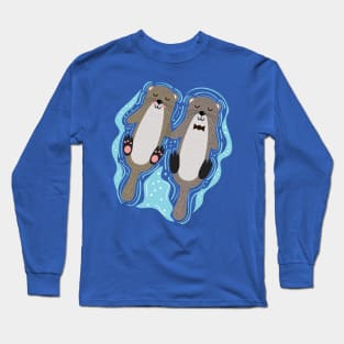 Loving Otters holding hands Long Sleeve T-Shirt